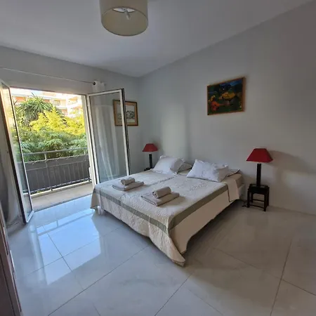 Grand 3 Quartier Pinede Juan