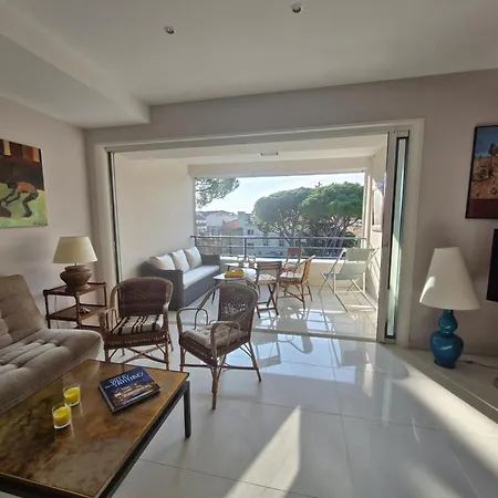 Grand 3 Quartier Pinede Juan