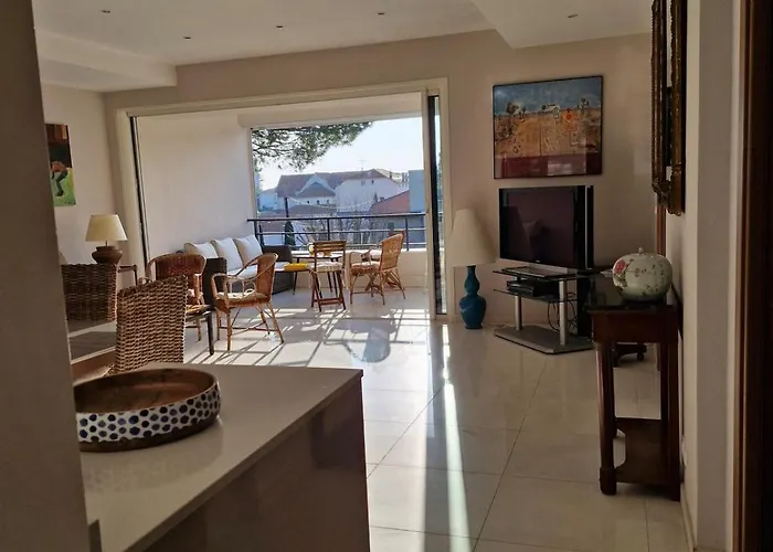 Grand 3 Quartier Pinede Juan *