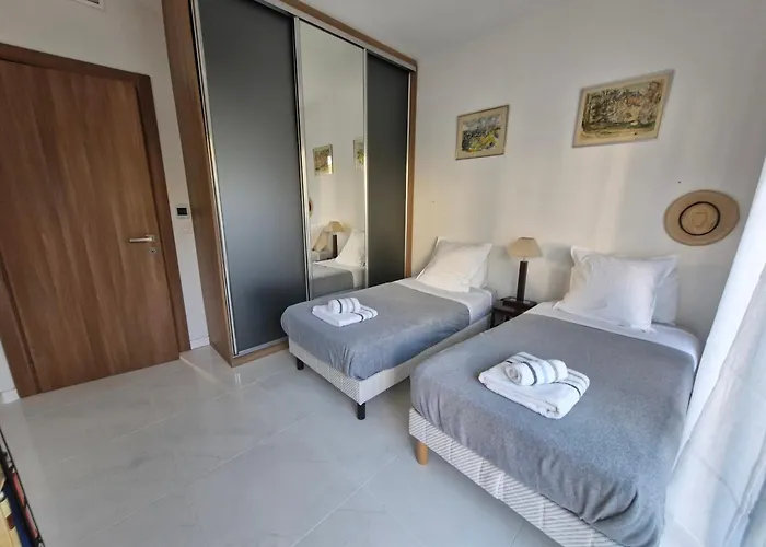 Grand 3 Quartier Pinede Juan Apartment