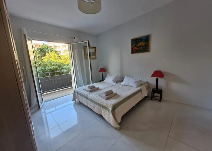 Grand 3 Quartier Pinede Juan