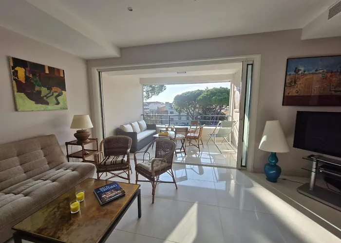 Grand 3 Quartier Pinede Juan